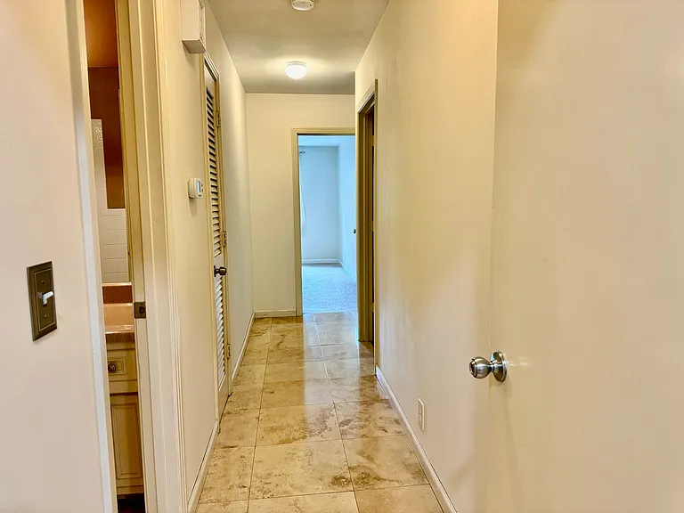 214 London Ln — Photo 15