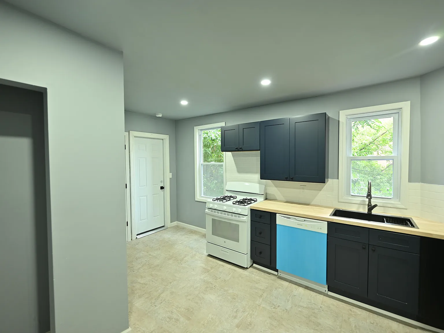 2 bed, 1250 sqft, $1,700 — Photo 3