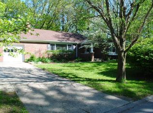 928 Greenview Dr, Springfield, IL 62704