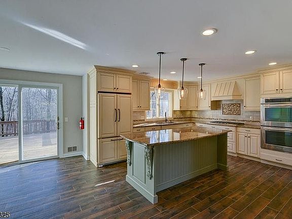 5th image of 6 Abbott Hollow Ct