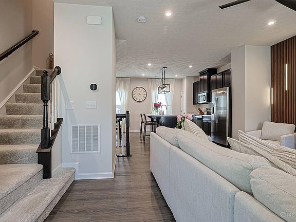 5th image of 25 Wentworth Ln