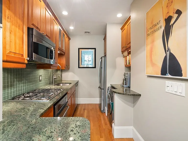 322 Beacon St #3 — Photo 9