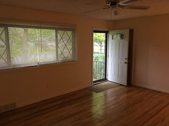 2nd image of 5543 Meadow Ln