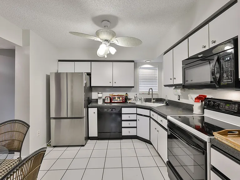 5567 Sea Forest Dr #122 — Photo 16