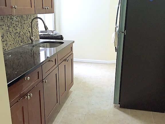 3rd image of 716 W 180th St APT 4