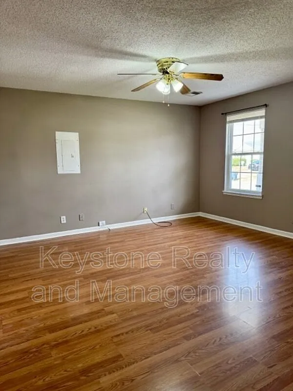 2 bed, 1.5 bath, 840 sqft, $1,125 — Photo 2