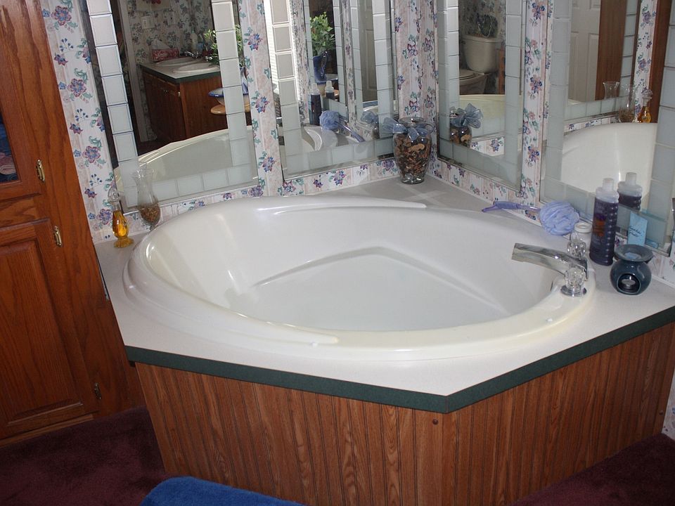 soaking tub