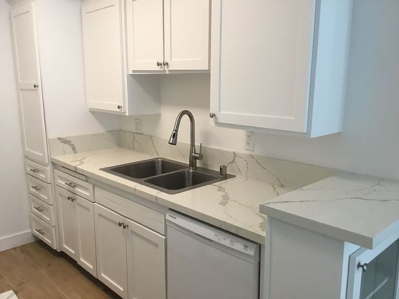 3rd image of 3515 Mentone Ave APT 3