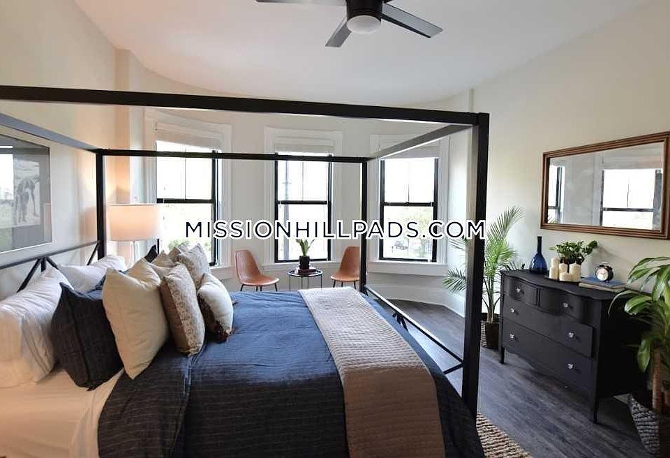 2nd image of 1520 Tremont St #1R