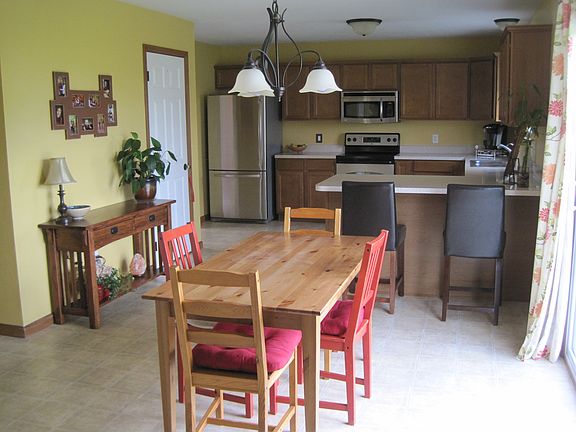 Eat-in kitchen