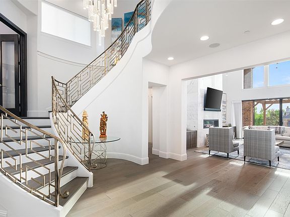 4th image of 818 Brett Dr