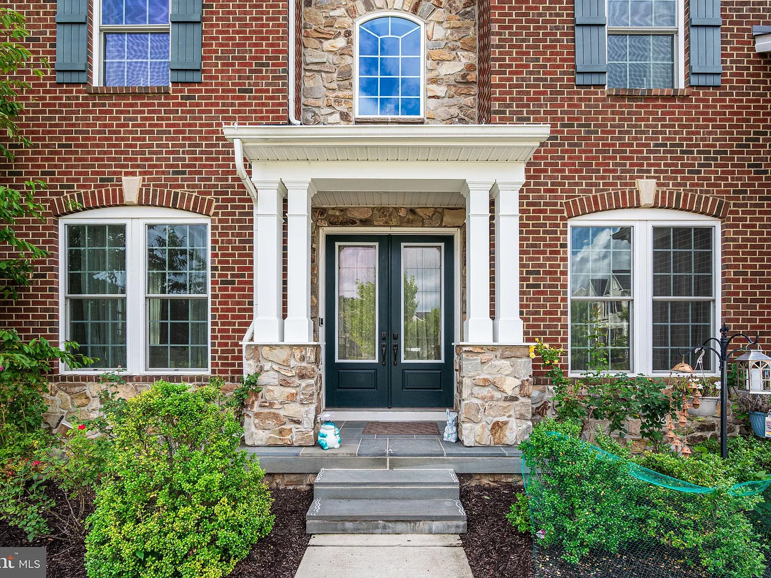 4 bed, 3.5 bath, 4634 sqft, $6,300 — Photo 3