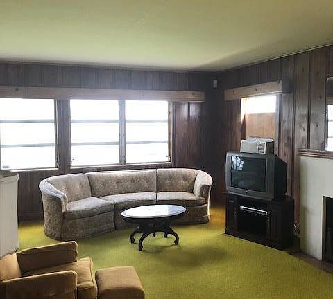 4th image of 125 NW Avenue E