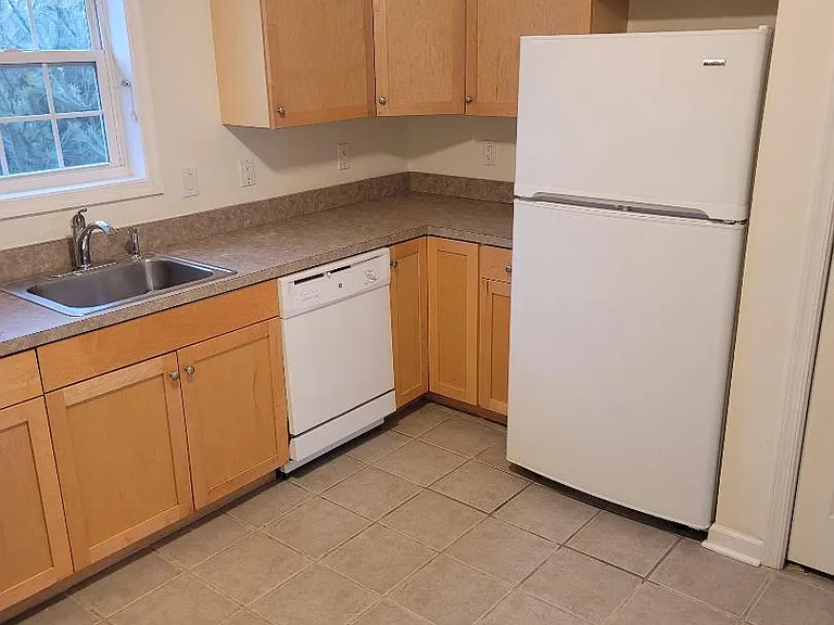 610 Maple Ave — Photo 14