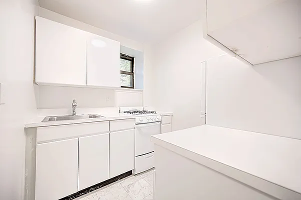 Rented by Urbane Brokerage | media 2