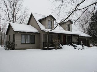 5 Pine Tree Ln, Phoenix, NY 13135