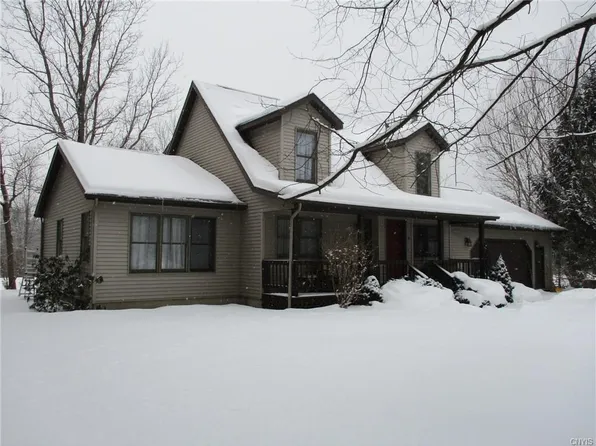 5 Pine Tree Ln, Phoenix, NY 13135