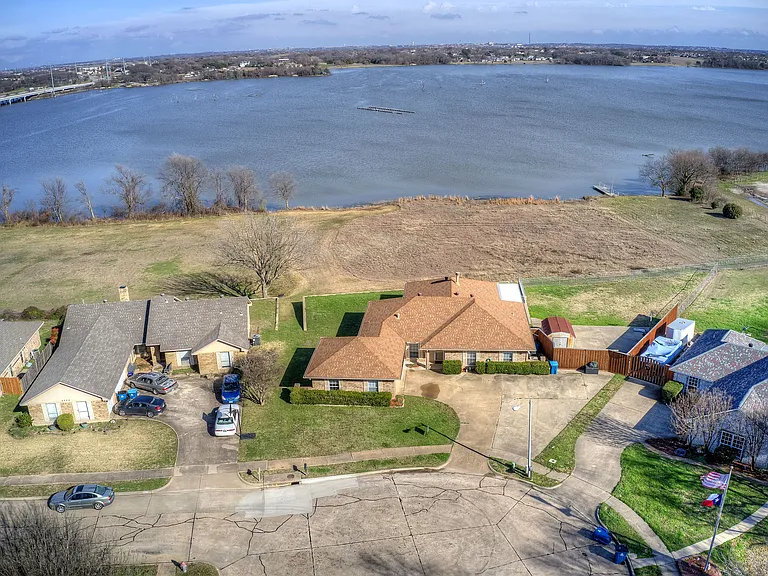 4804 Edgewater Dr — Photo 48