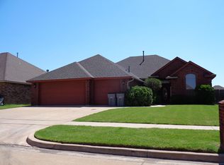 1812 SW Driftwood Dr, Lawton, OK 73505