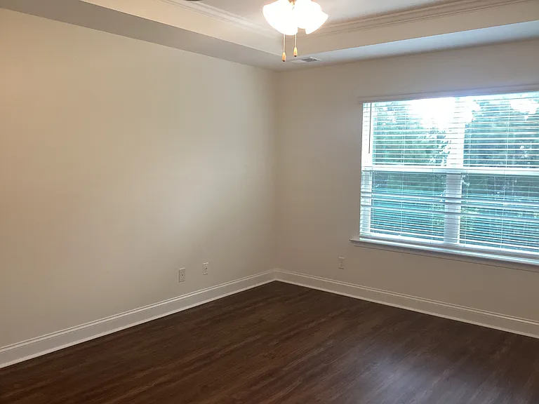 601 E Lionel Rd — Photo 12