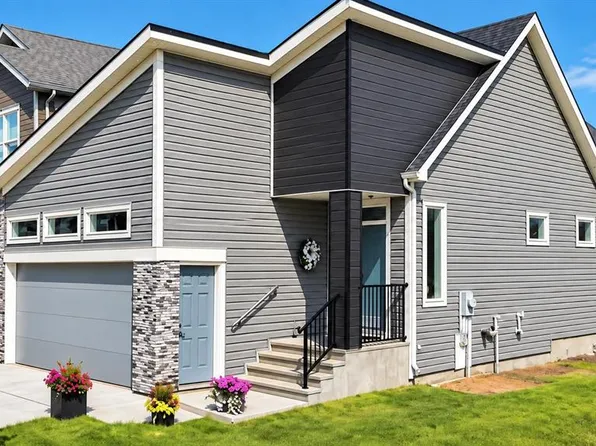 187 W Wolf Hollow Mnr SE, Calgary, AB T2X 5J9