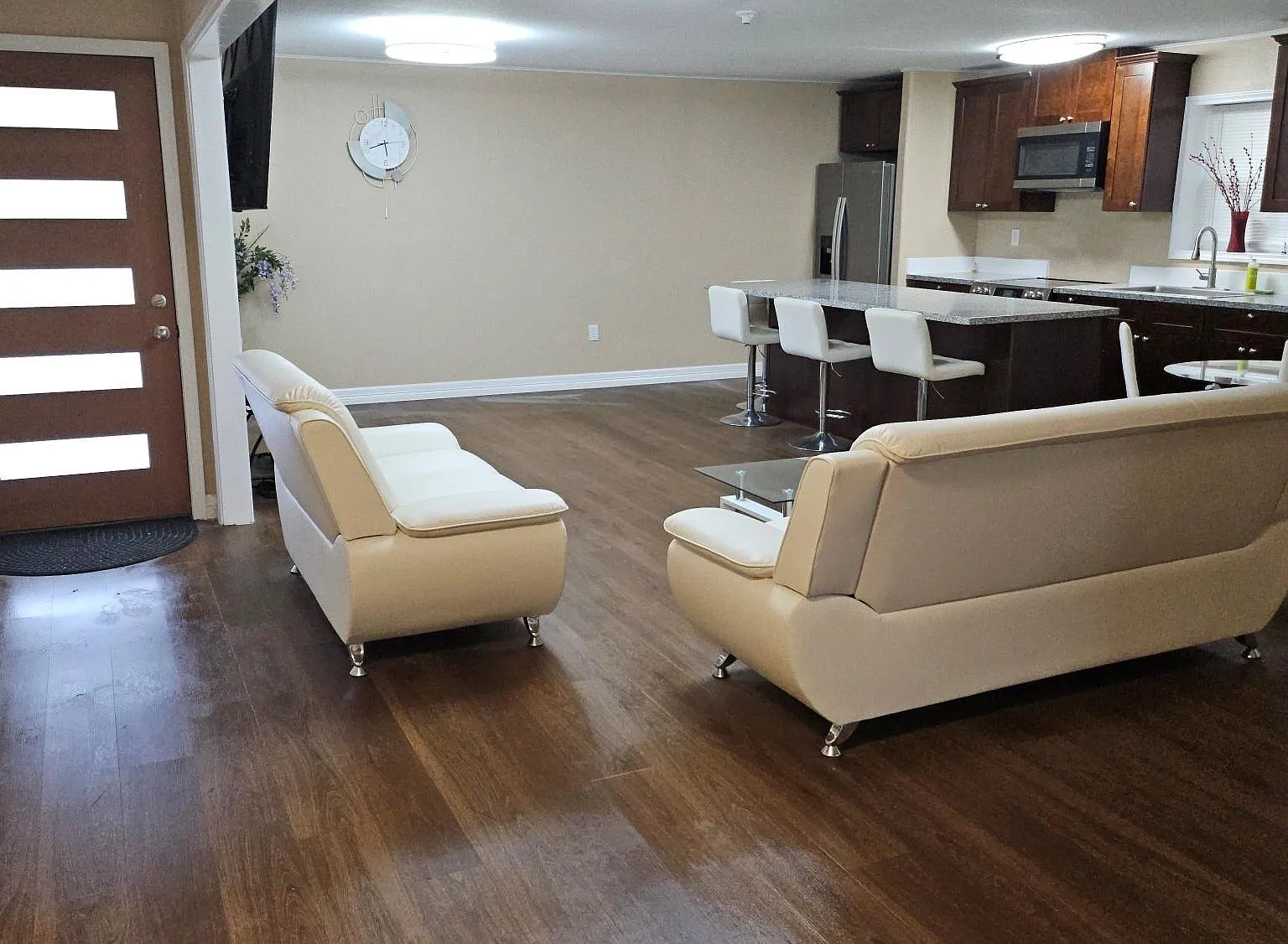 2 bed, 1.0 bath, 1850 sqft, $1,795 — Photo 2