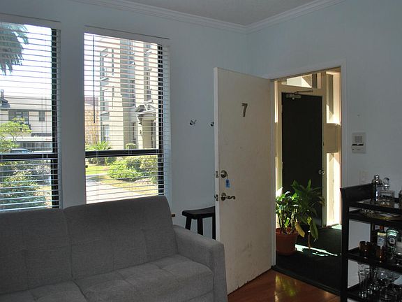 4th image of 2545 Oak St #D-1