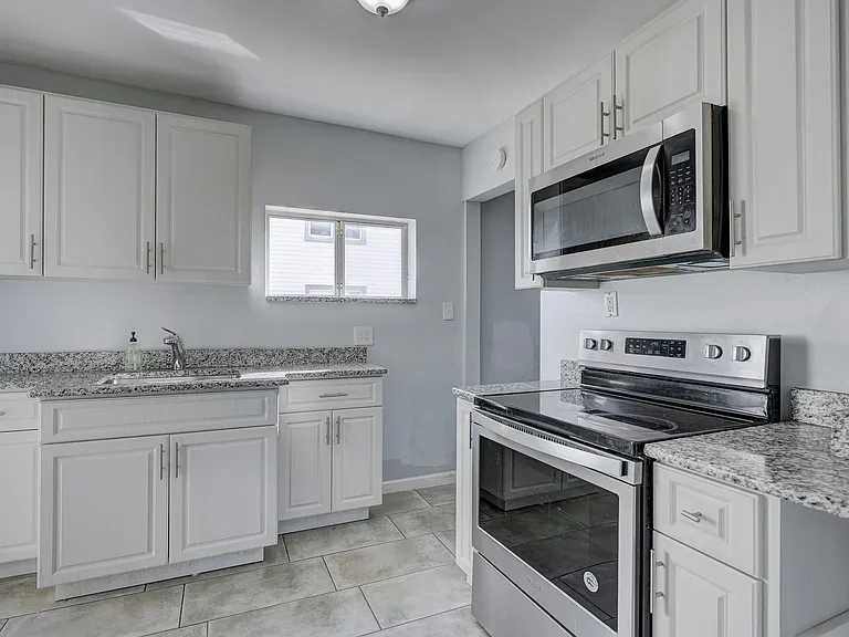 813 S Center St — Photo 9