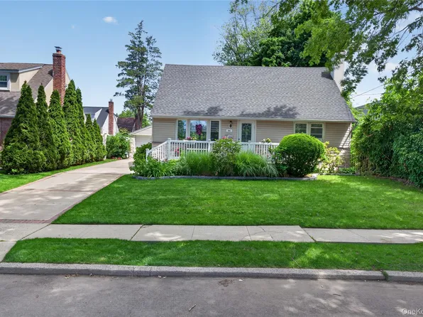 84 Wilson Boulevard, New Hyde Park, NY 11040