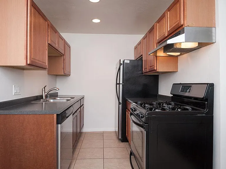 935 Agate St #4 — Photo 2