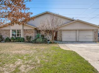 7024 Meadow Park S, North Richland Hills, TX 76180