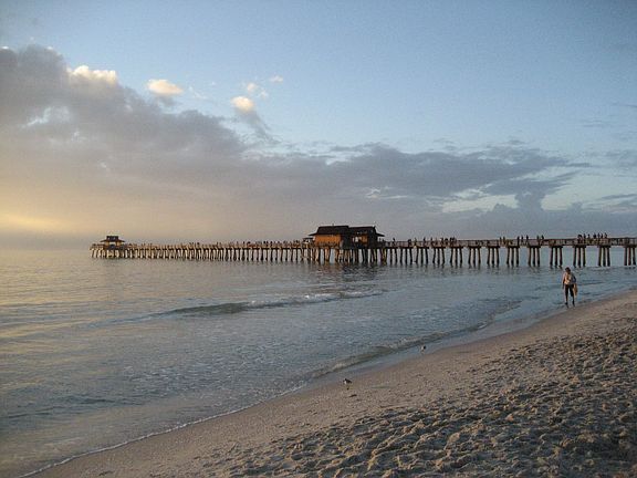 20 min. drive to nearby beaches