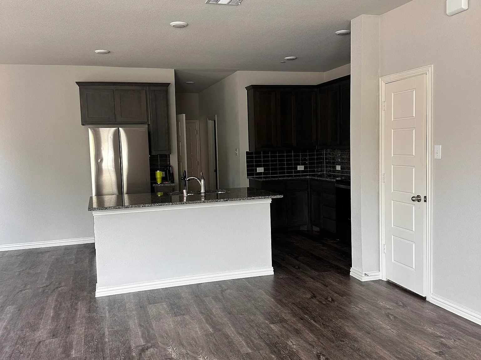3 bed, 2.5 bath, 1702 sqft, $2,050 — Photo 2