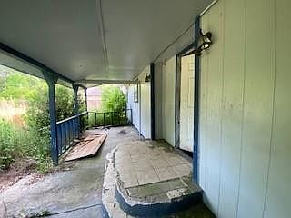 5th image of 16509 Pierce Rd