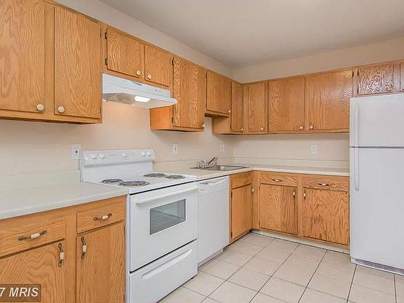 3rd image of 9006 Sandalwood Dr