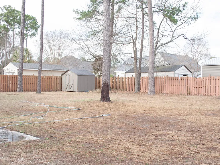 237 Yale Rd — Photo 37