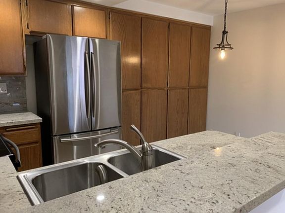 4th image of 4810 S La Brea Ave #207