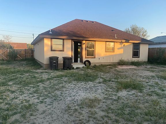 3rd image of 878 Venesa Dr