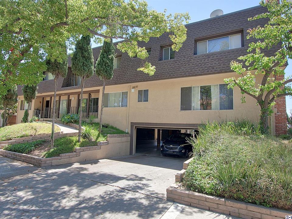 1st image of 582 Palm Dr APT 5