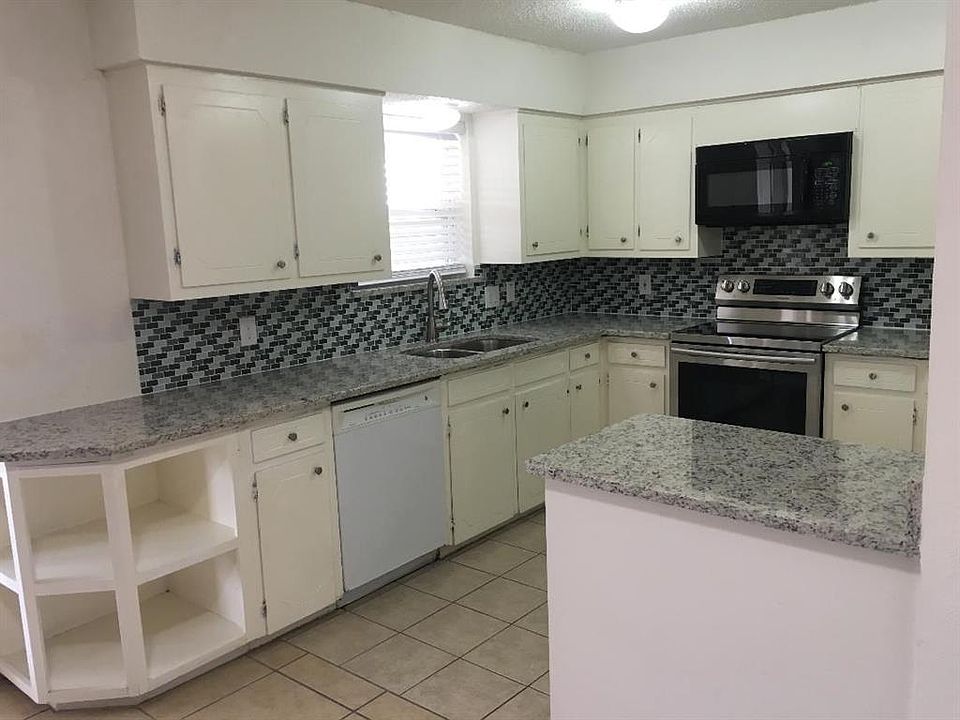 1st image of 200 Postwood Ct