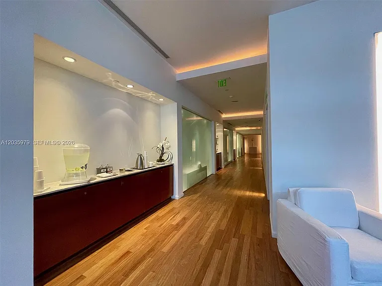 1040 Biscayne Blvd #1105 — Photo 25
