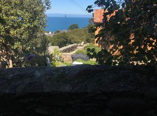 211 6th St, Pacific Grove, CA 93950