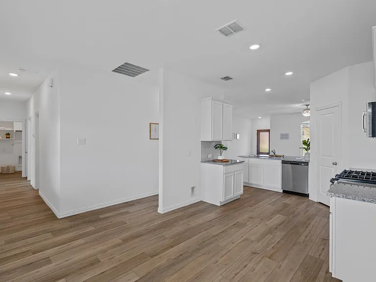 3028 Howerton Dr — Photo 5