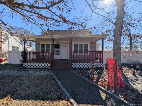 127 Johns Neck Road, Shirley, NY 11967