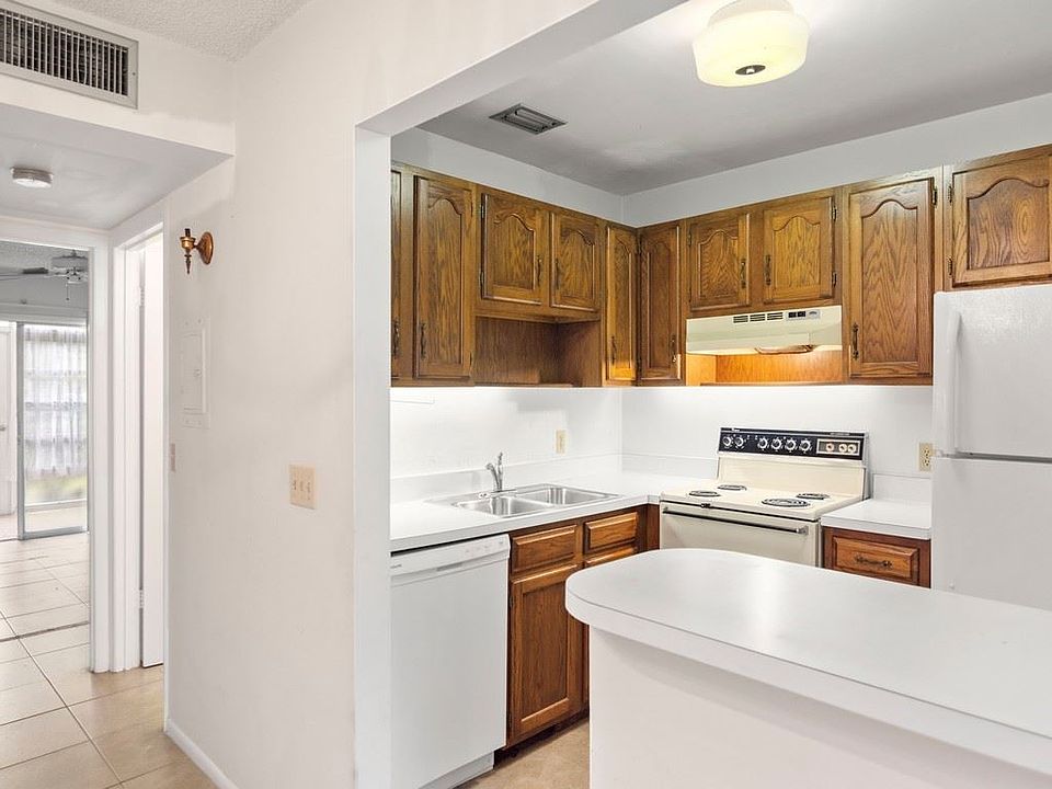 1st image of 19 Vista Ct #104