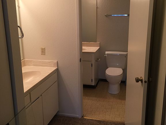 Master 1/4 bath closet area