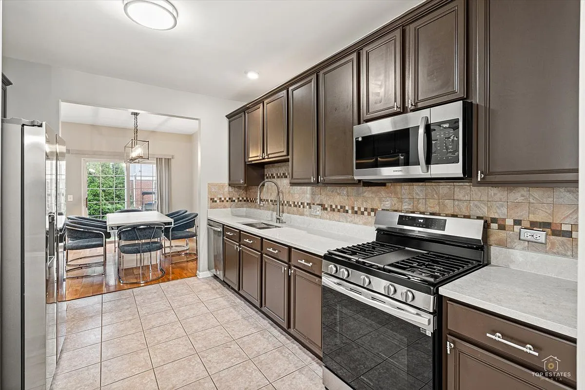 3 bed, 2150 sqft, $4,200 — Photo 4