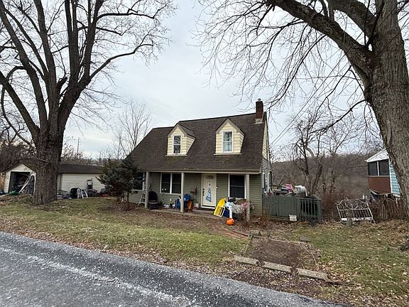 2nd image of 834 Royal Ave
