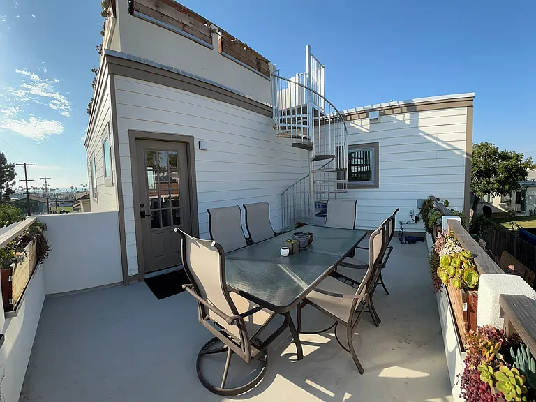 4649 Santa Monica Ave — Photo 4