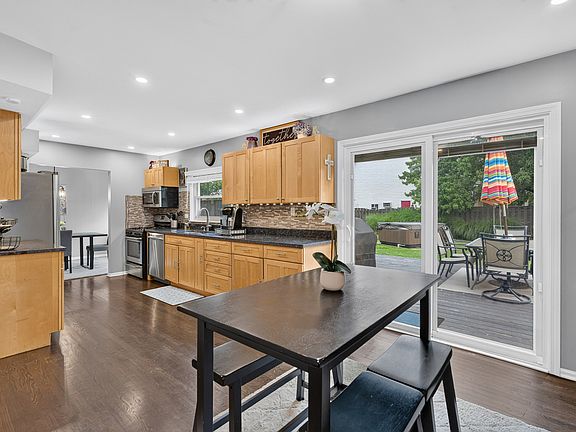 5th image of 1000 Louis Ave